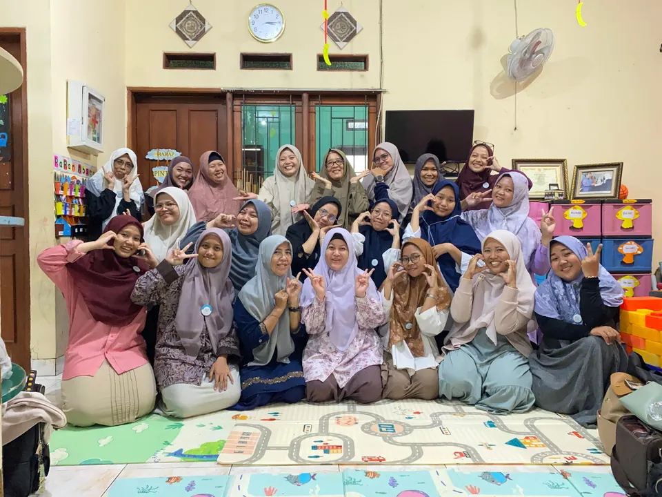 Guru-Guru Berdedikasi - Tim pengajar profesional An Nisaa' Sekolahku
