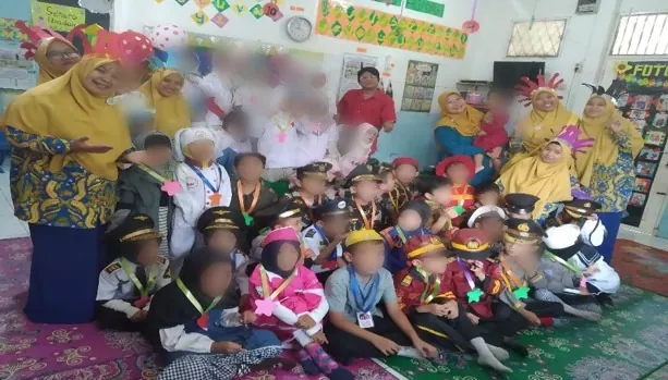 Kegiatan Hari Profesi - Presentasi profesi anak-anak TK Islam