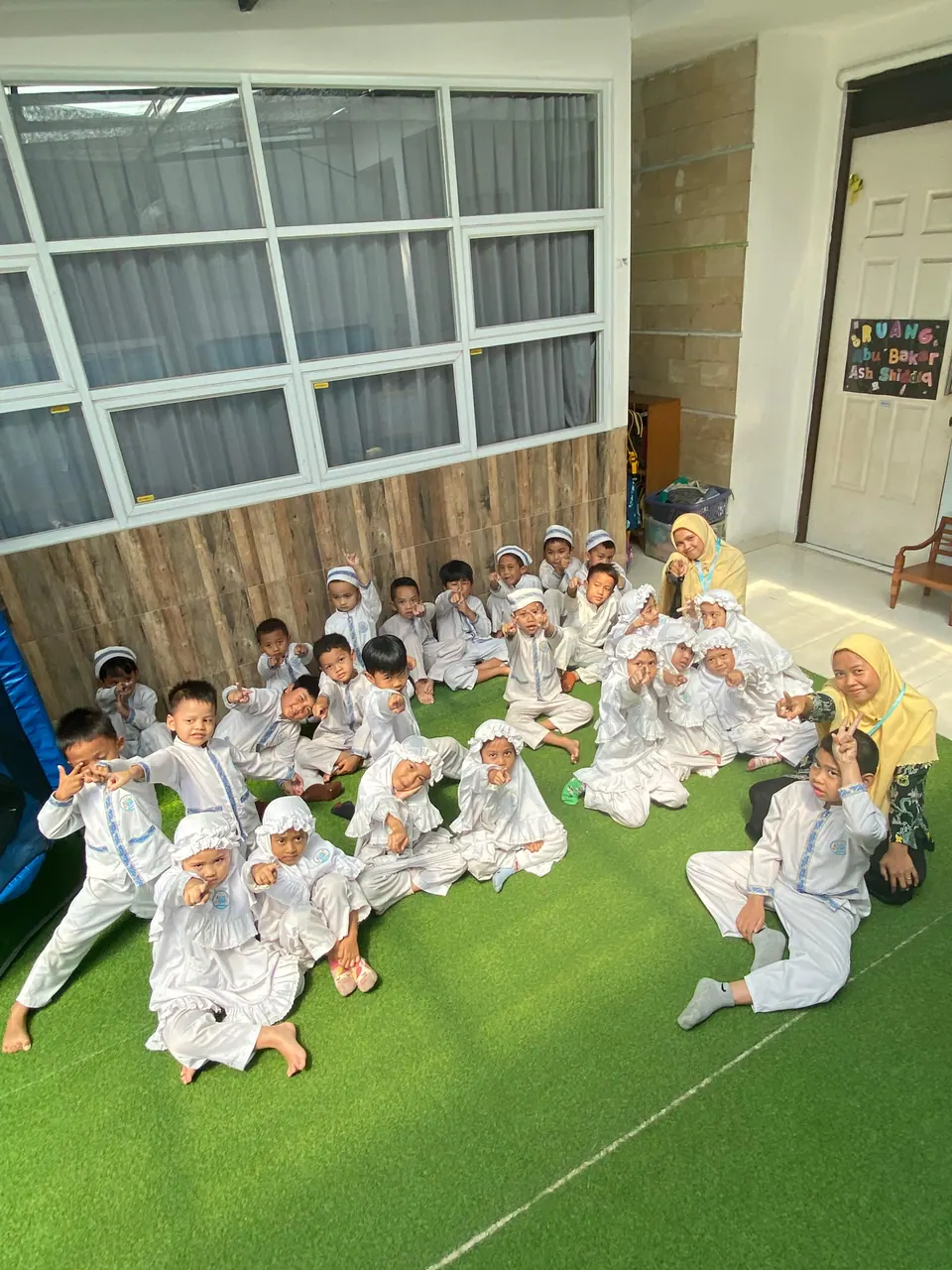 Suasana kelas B di lokasi Metland